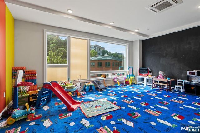 3 Somerset Lane 504, Edgewater, NJ 07020