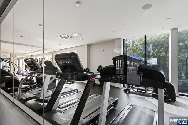 3 Somerset Lane 504, Edgewater, NJ 07020