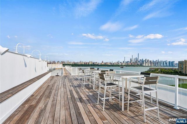 3 Somerset Lane 504, Edgewater, NJ 07020