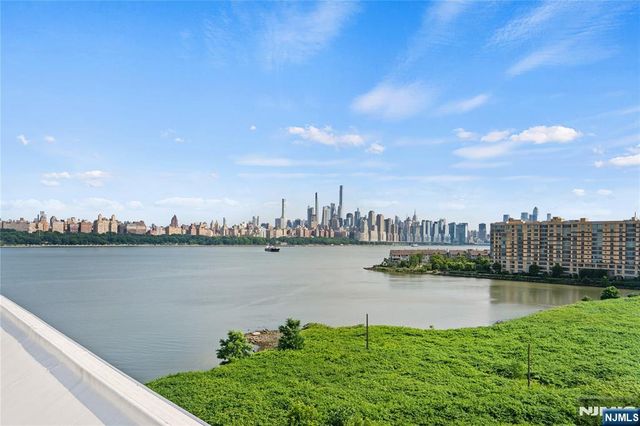 3 Somerset Lane 504, Edgewater, NJ 07020
