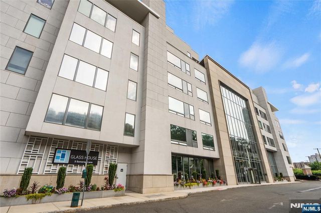 3 Somerset Lane 504, Edgewater, NJ 07020