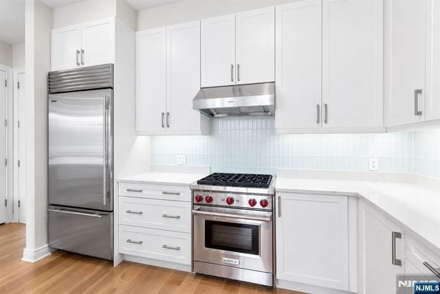 3 Somerset Lane 504, Edgewater, NJ 07020