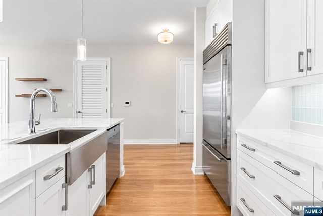 3 Somerset Lane 504, Edgewater, NJ 07020