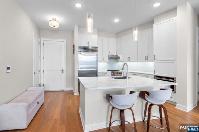 3 Somerset Lane 504, Edgewater, NJ 07020