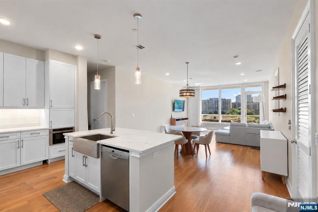 3 Somerset Lane 504, Edgewater, NJ 07020