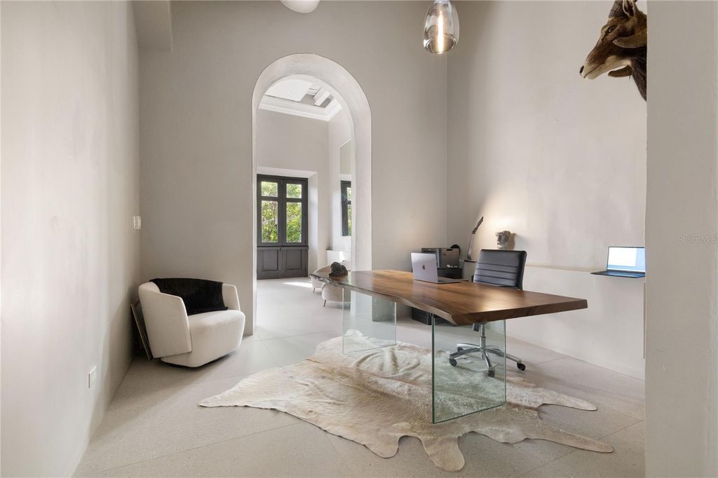 Image 15 of property listing at 255 RECINTO SUR, San Juan, PR 00901