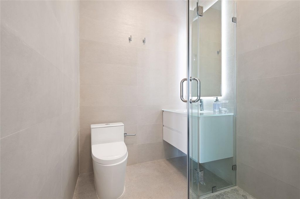 Image 18 of property listing at 255 RECINTO SUR, San Juan, PR 00901