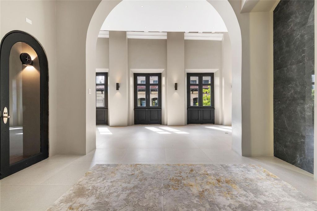 Image 5 of property listing at 255 RECINTO SUR, San Juan, PR 00901