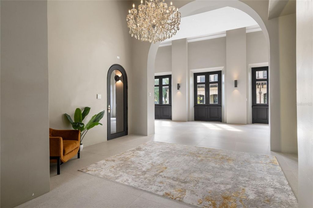 Image 6 of property listing at 255 RECINTO SUR, San Juan, PR 00901