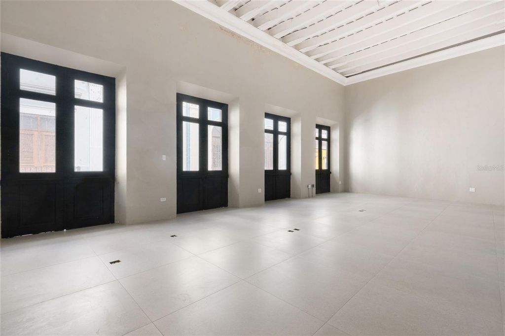 Image 8 of property listing at 255 RECINTO SUR, San Juan, PR 00901