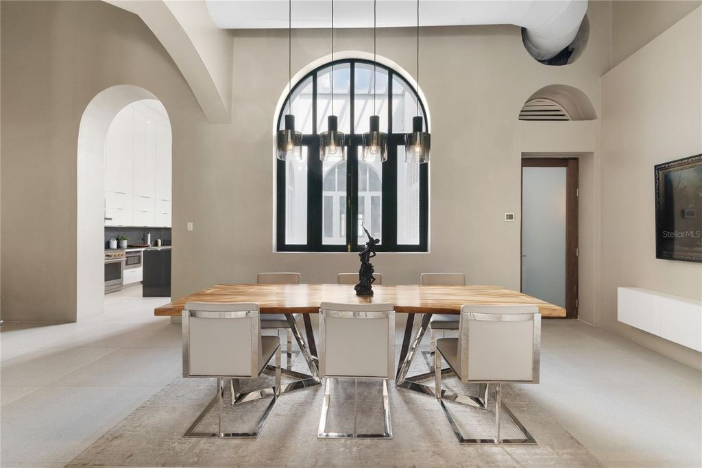 Image 10 of property listing at 255 RECINTO SUR, San Juan, PR 00901