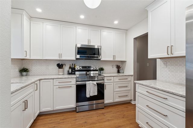 2816 Giles Street, West Des Moines, IA 50265