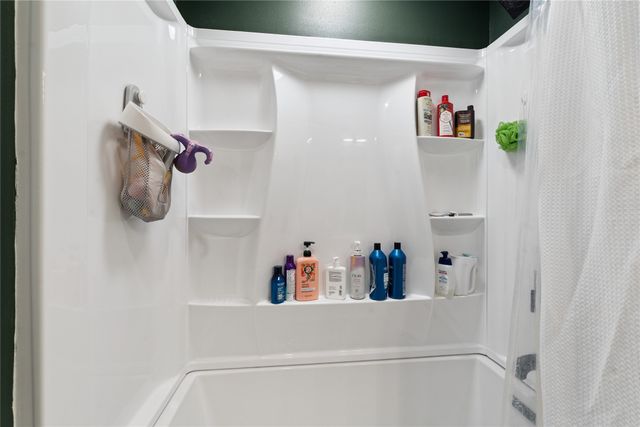 2816 Giles Street, West Des Moines, IA 50265