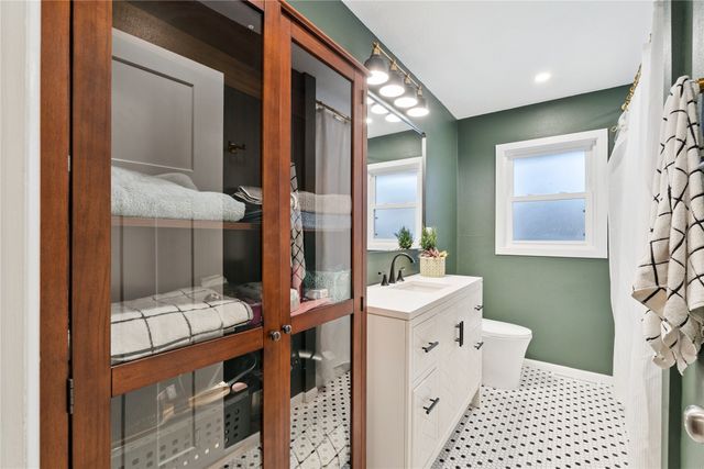 2816 Giles Street, West Des Moines, IA 50265