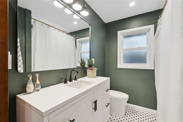 2816 Giles Street, West Des Moines, IA 50265