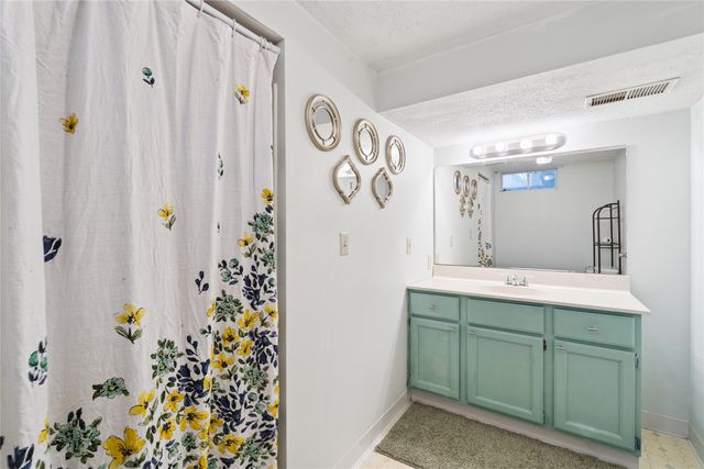 2816 Giles Street, West Des Moines, IA 50265