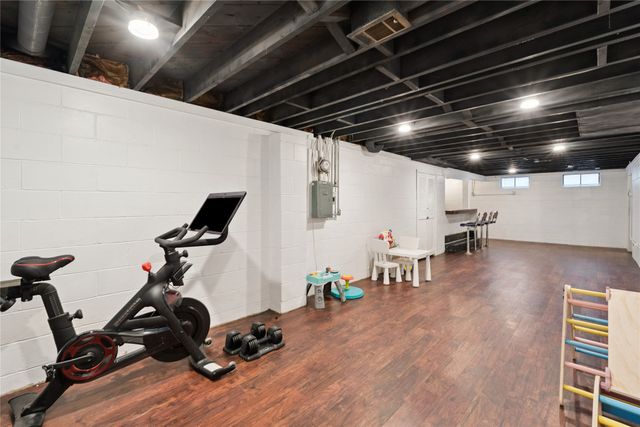 2816 Giles Street, West Des Moines, IA 50265