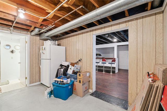 2816 Giles Street, West Des Moines, IA 50265