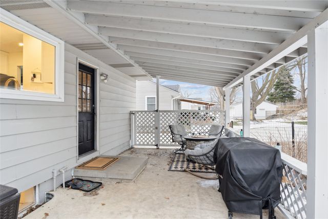 2816 Giles Street, West Des Moines, IA 50265