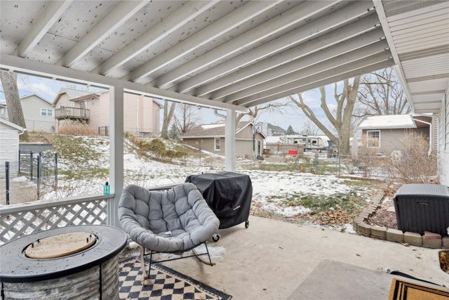 2816 Giles Street, West Des Moines, IA 50265