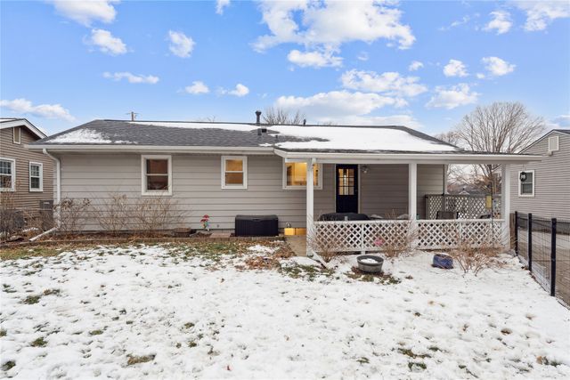 2816 Giles Street, West Des Moines, IA 50265