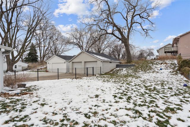 2816 Giles Street, West Des Moines, IA 50265