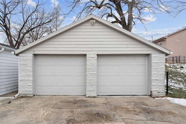 2816 Giles Street, West Des Moines, IA 50265