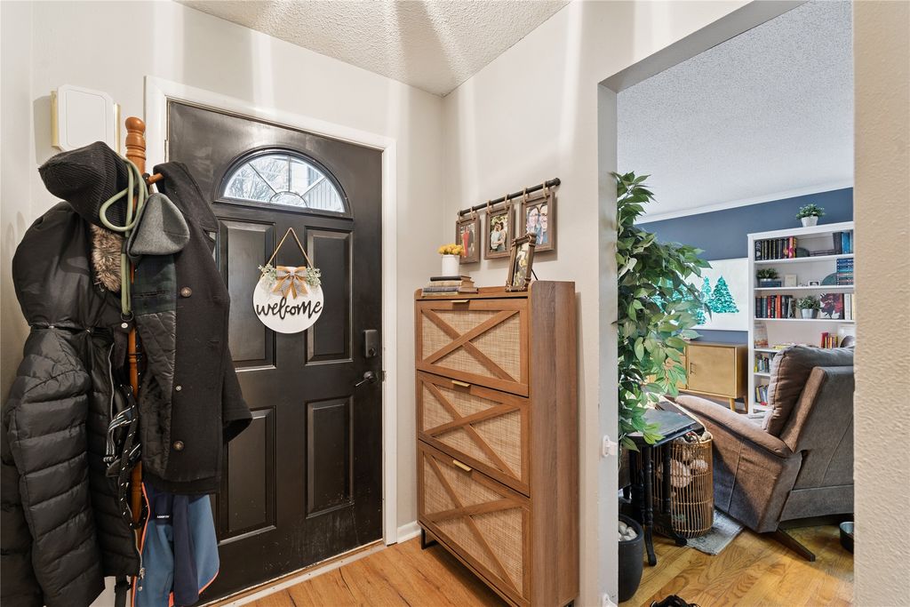 2816 Giles Street, West Des Moines, IA 50265