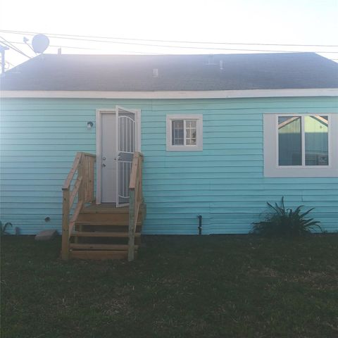 318 7th Street N, Texas City, TX 77590