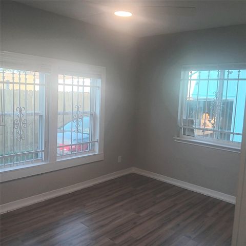 318 7th Street N, Texas City, TX 77590