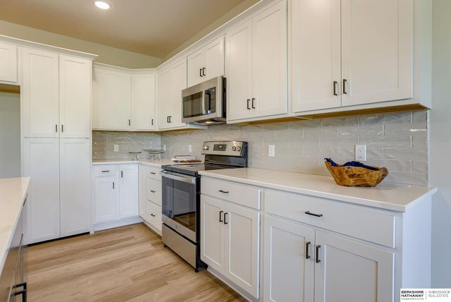 11002 N 159 Avenue, Bennington, NE 68007