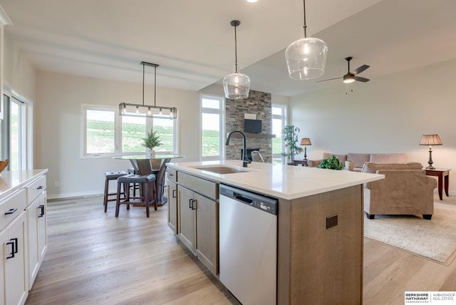 11002 N 159 Avenue, Bennington, NE 68007
