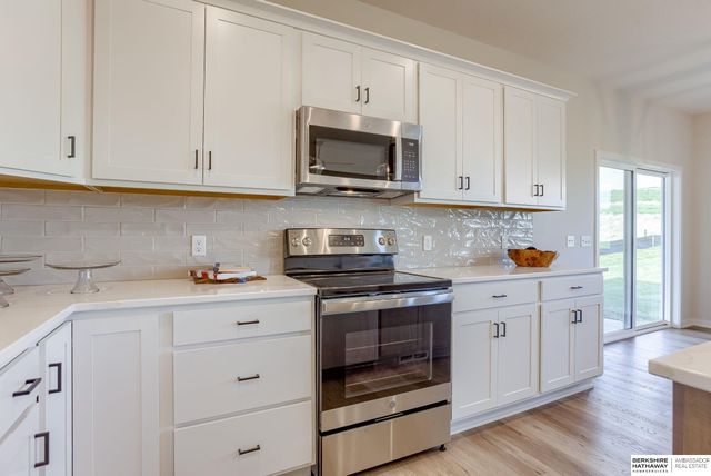 11002 N 159 Avenue, Bennington, NE 68007