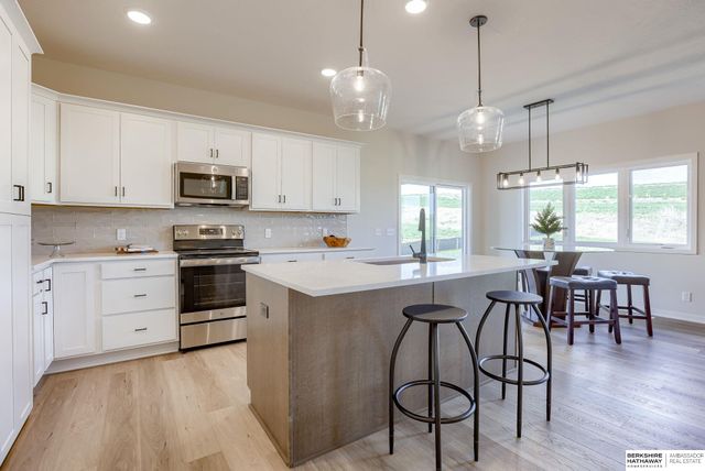 11002 N 159 Avenue, Bennington, NE 68007