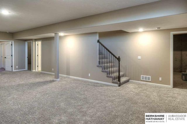 11002 N 159 Avenue, Bennington, NE 68007
