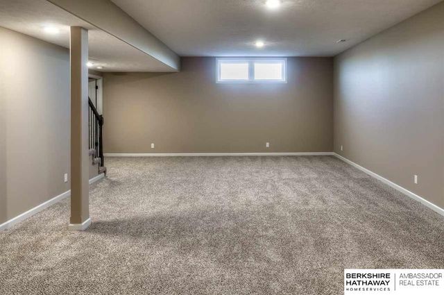 11002 N 159 Avenue, Bennington, NE 68007
