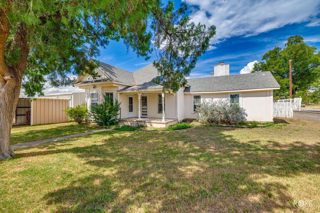 Image 1 of property listing at 211 Wabash Avenue, Mertzon, TX 76941