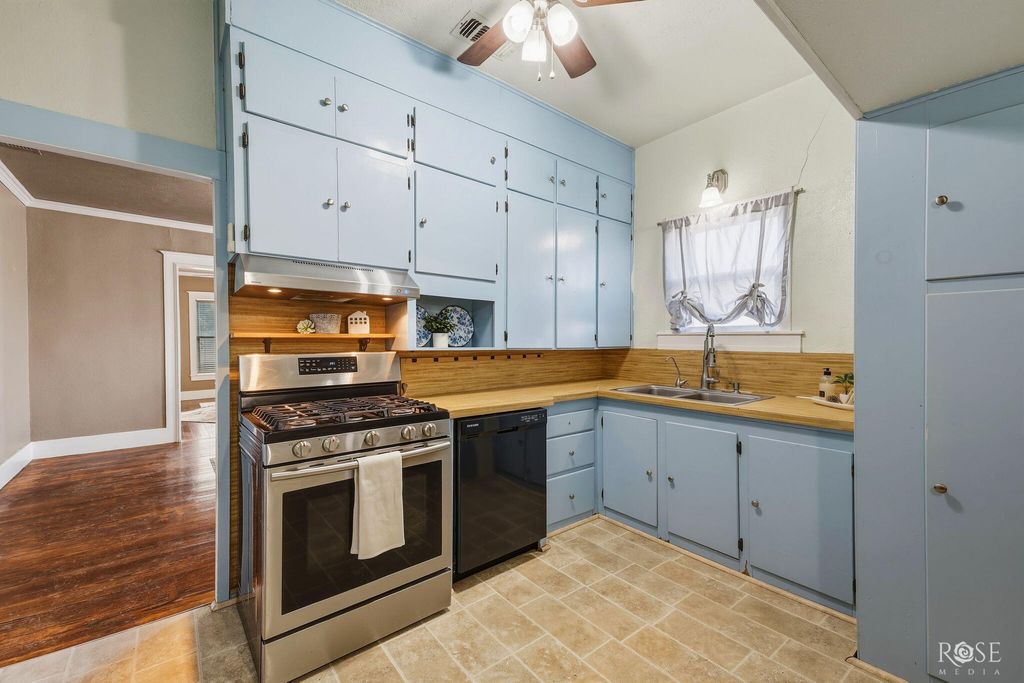 Image 12 of property listing at 211 Wabash Avenue, Mertzon, TX 76941