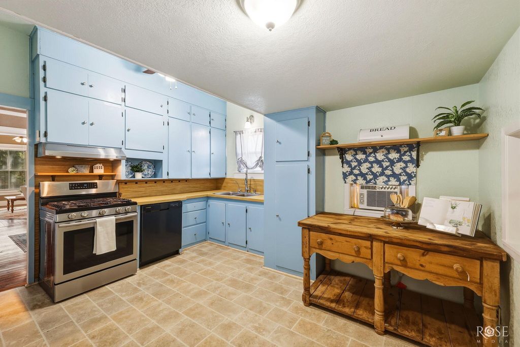 Image 14 of property listing at 211 Wabash Avenue, Mertzon, TX 76941