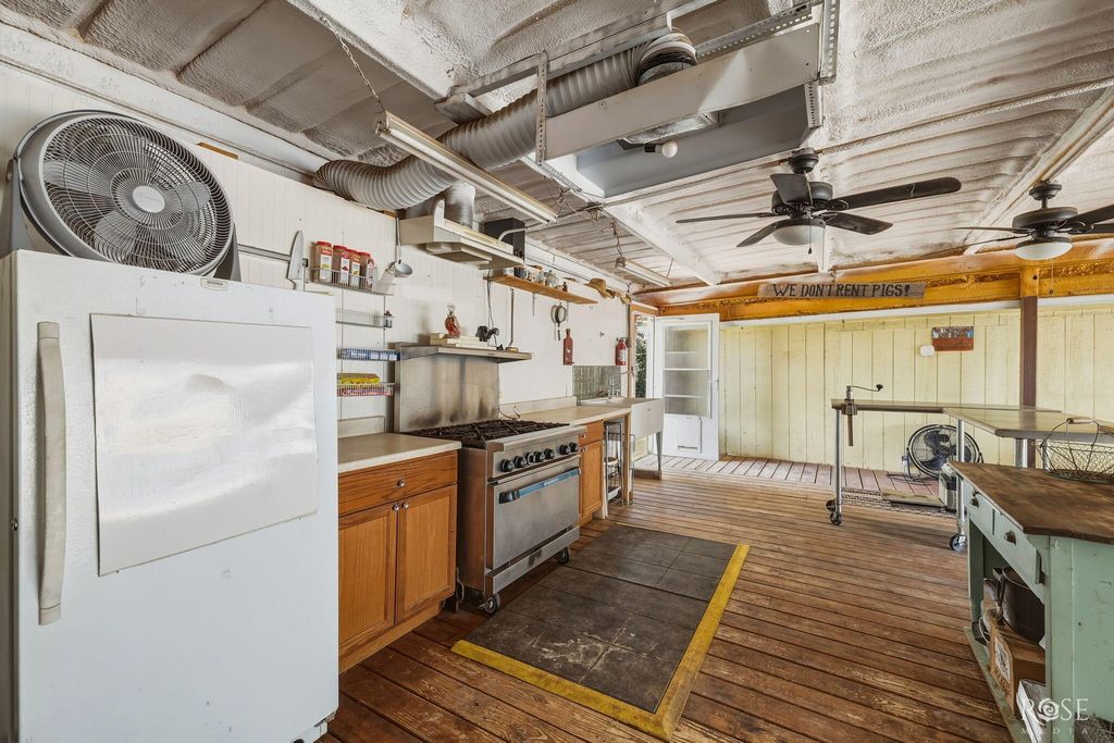Image 24 of property listing at 211 Wabash Avenue, Mertzon, TX 76941