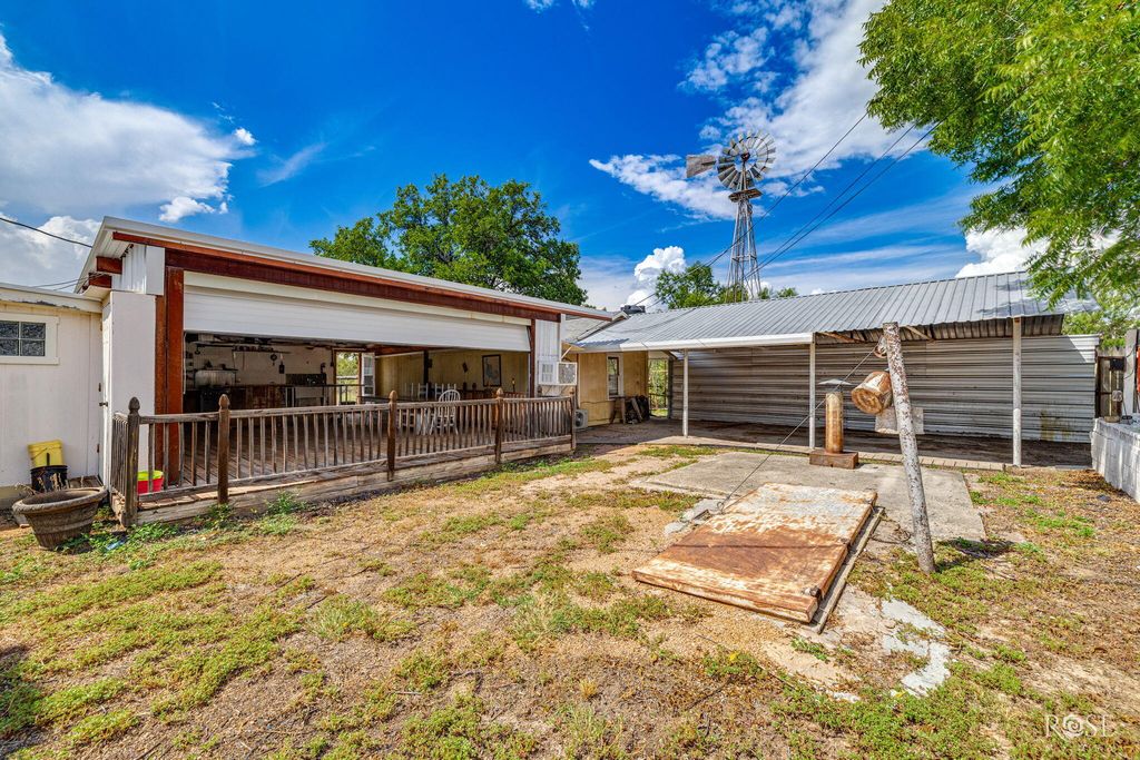 Image 30 of property listing at 211 Wabash Avenue, Mertzon, TX 76941