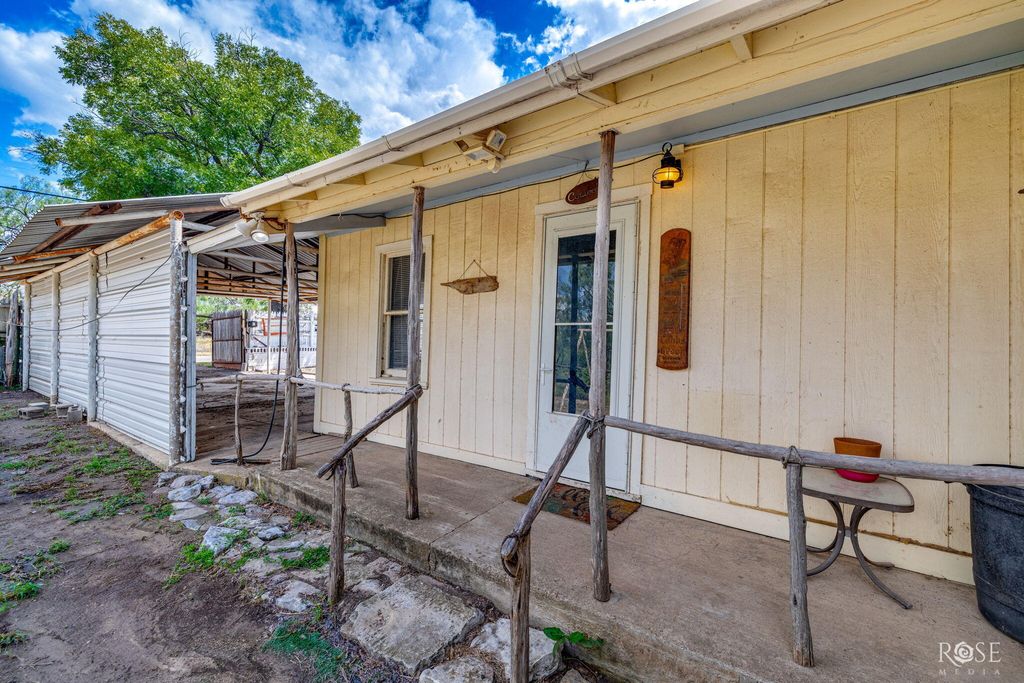 Image 31 of property listing at 211 Wabash Avenue, Mertzon, TX 76941