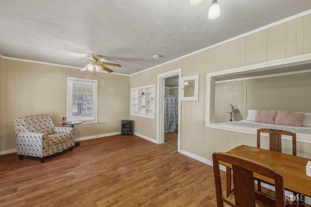 Image 32 of property listing at 211 Wabash Avenue, Mertzon, TX 76941