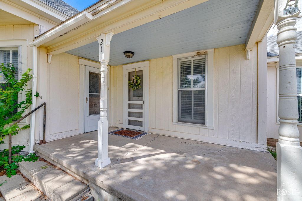 Image 4 of property listing at 211 Wabash Avenue, Mertzon, TX 76941