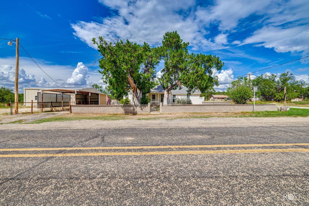 Image 50 of property listing at 211 Wabash Avenue, Mertzon, TX 76941
