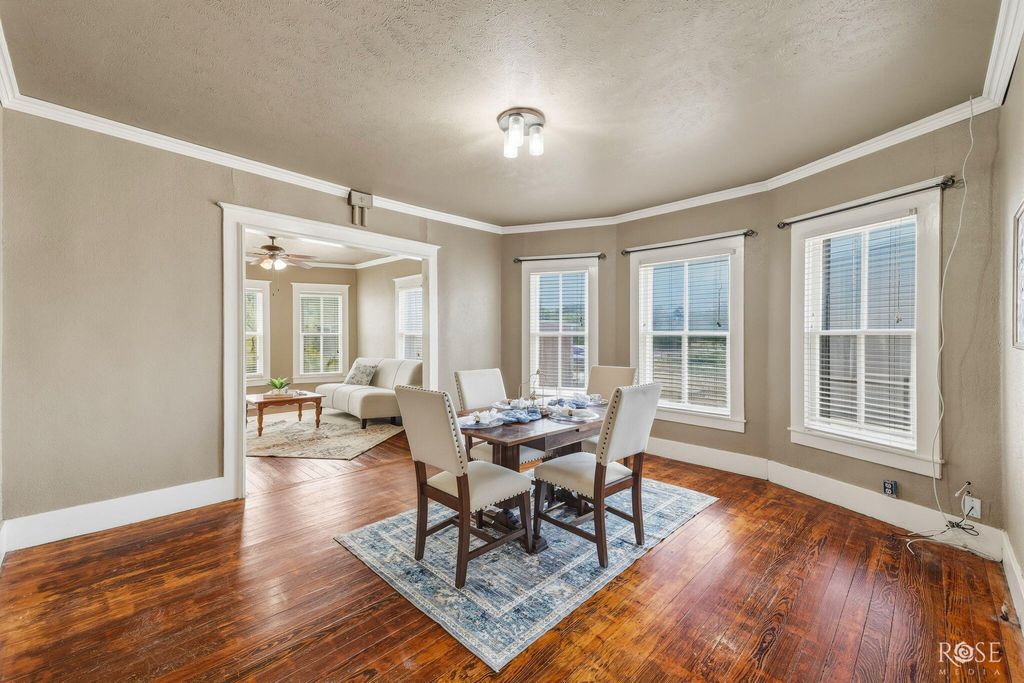 Image 7 of property listing at 211 Wabash Avenue, Mertzon, TX 76941