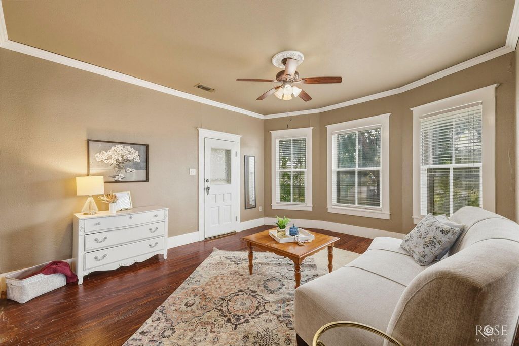 Image 9 of property listing at 211 Wabash Avenue, Mertzon, TX 76941