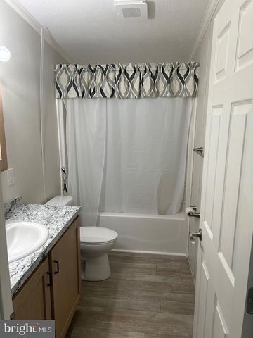 219 BLUE JAY DR, Red Lion, PA 17356