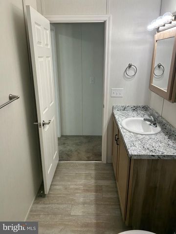 219 BLUE JAY DR, Red Lion, PA 17356