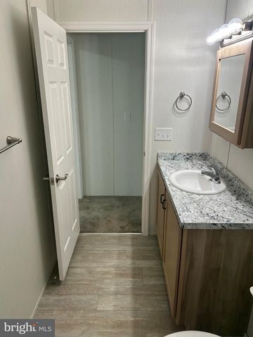 219 BLUE JAY DR, Red Lion, PA 17356